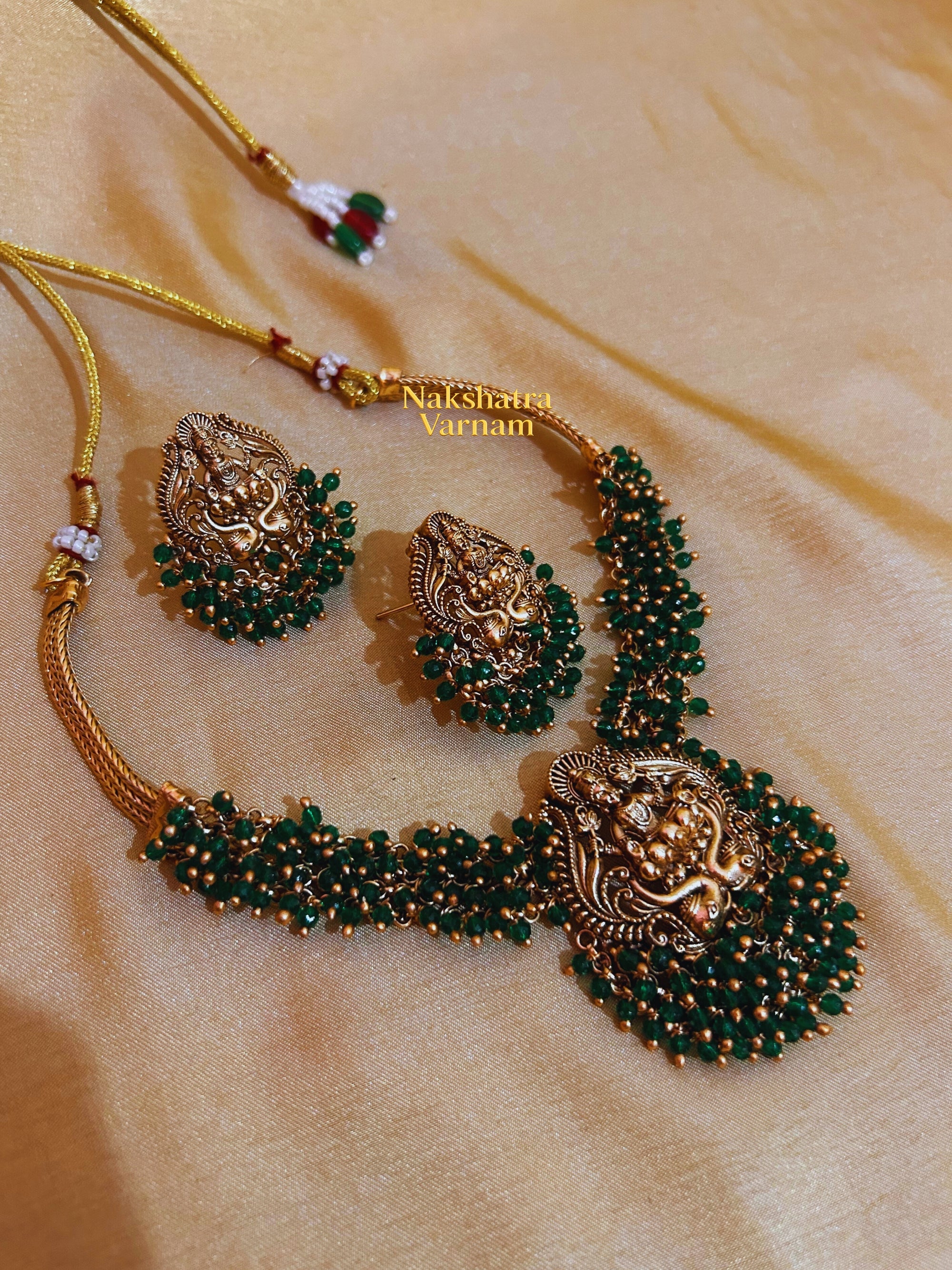 Green cluster beads neckset