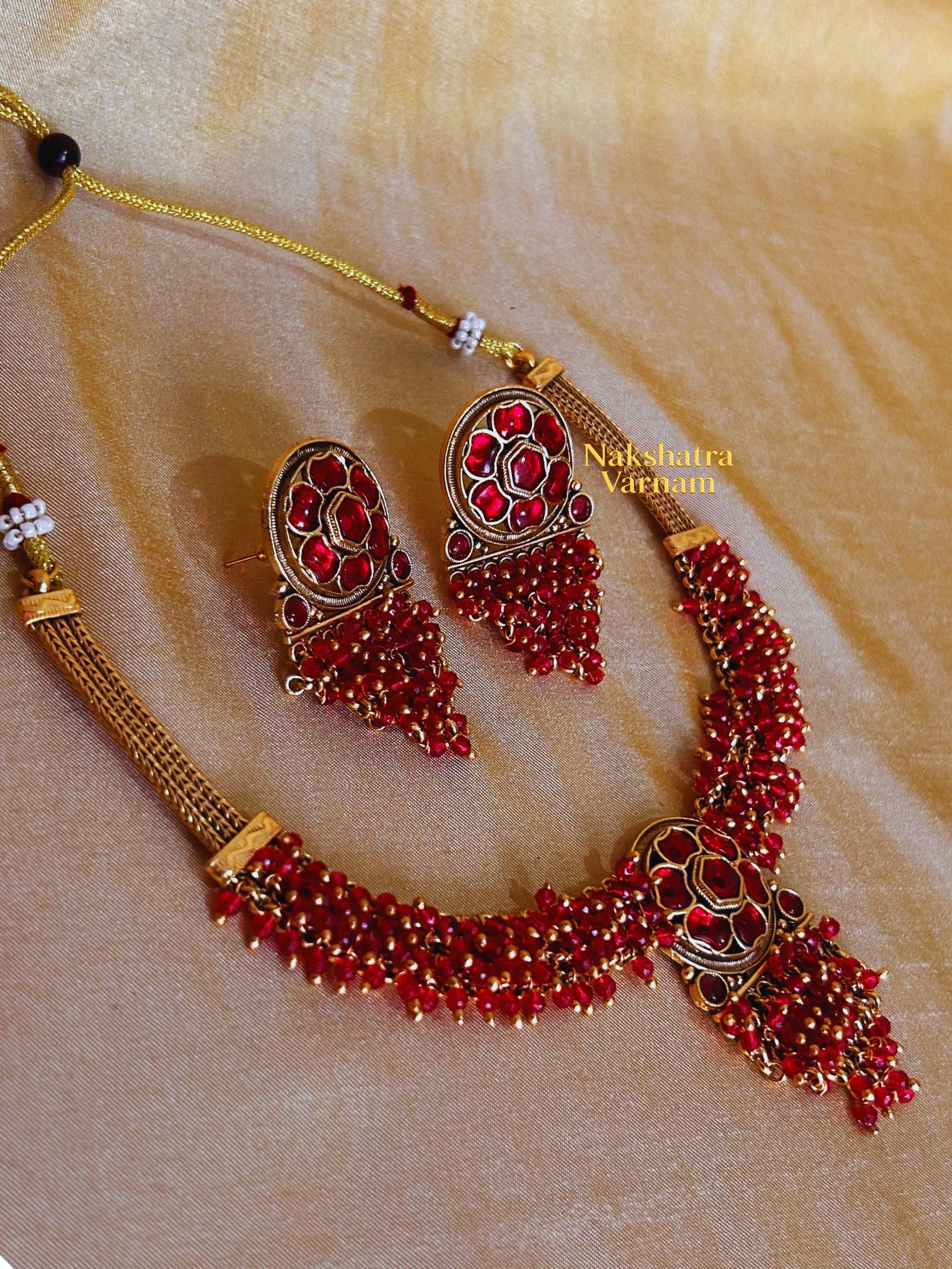 Magenta Cluster beads short necklace